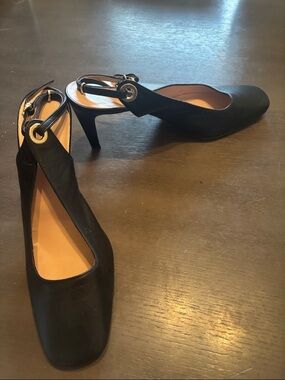 Vero Cuoio Slingback Heels with Adjustable Gold Accent